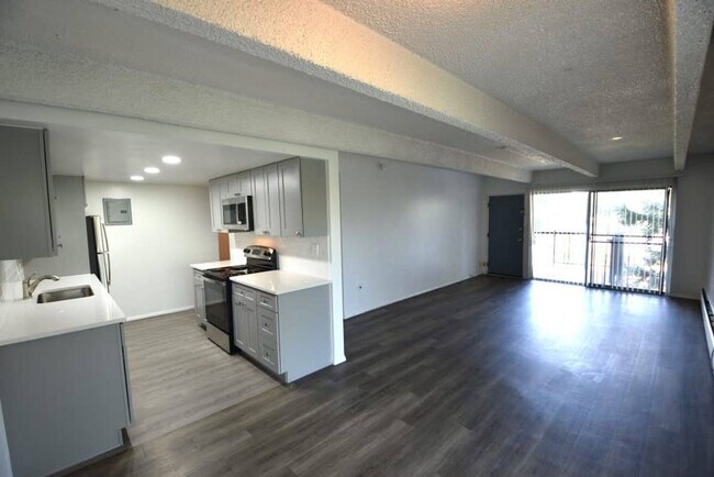 Building Photo - 4440 Laguna Pl