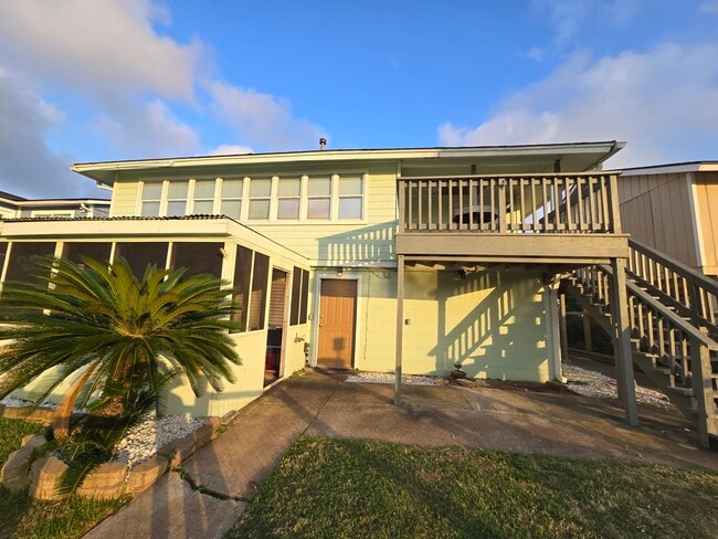 Primary Photo - 181 Barracuda St