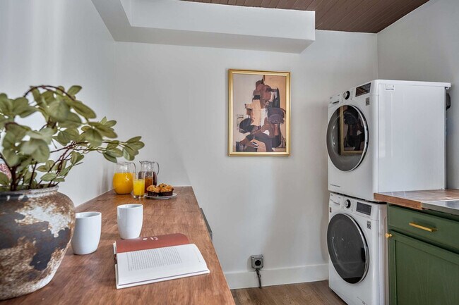 Building Photo - 52 Church St