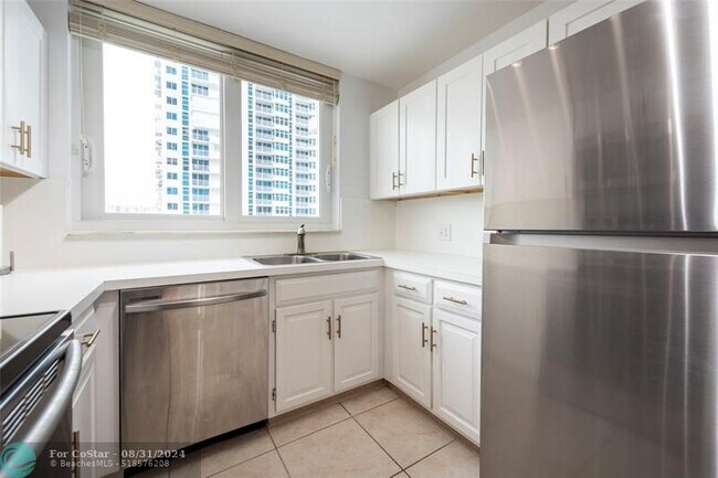 Building Photo - 1370 S Ocean Blvd