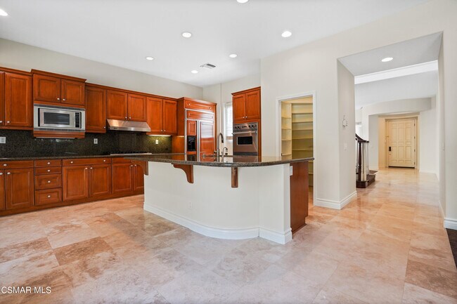 Building Photo - 6077 Mandeville Pl