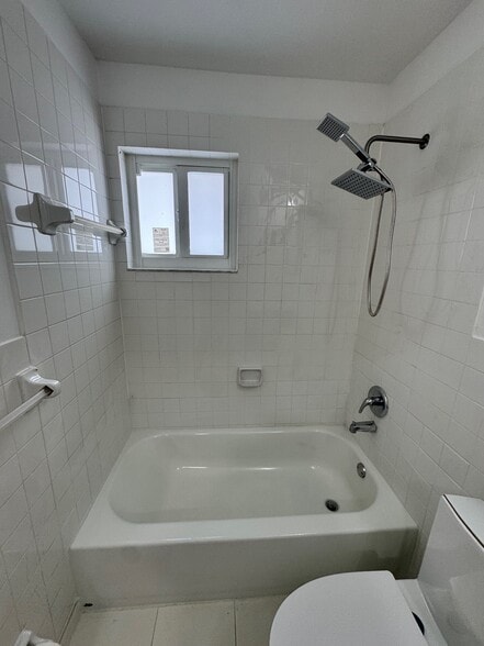 Secondary Bath - 8434 SW 38th St