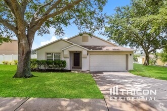 Building Photo - 2046 Knollcrest Dr