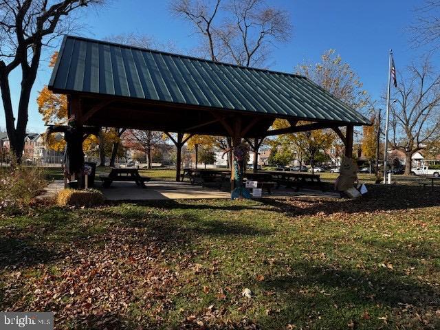 Building Photo - 251 Bannockburn Ave