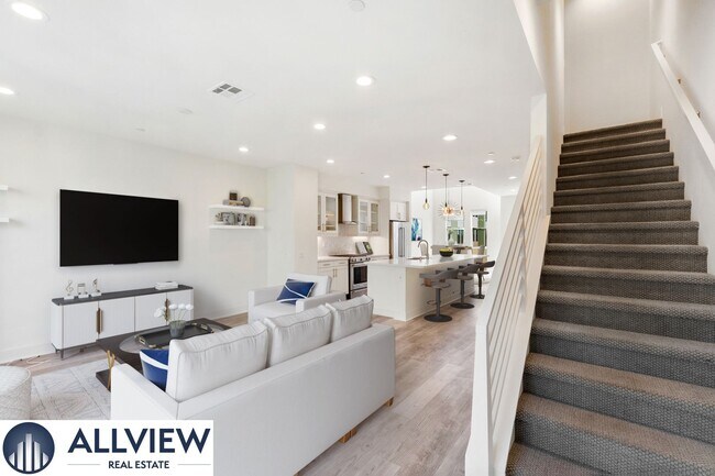 Building Photo - Gorgeous 4 Story Townhome Available in the Highly Desired 17 West Community!