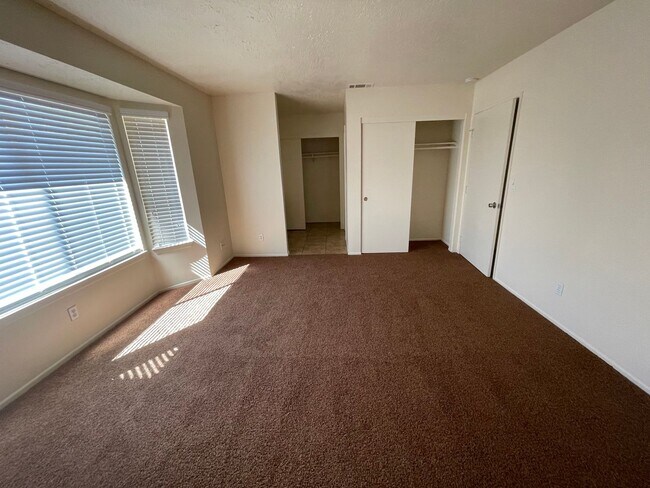 Building Photo - Hesperia-Refurbished- 3 Bedrooms, 2 Bathro...