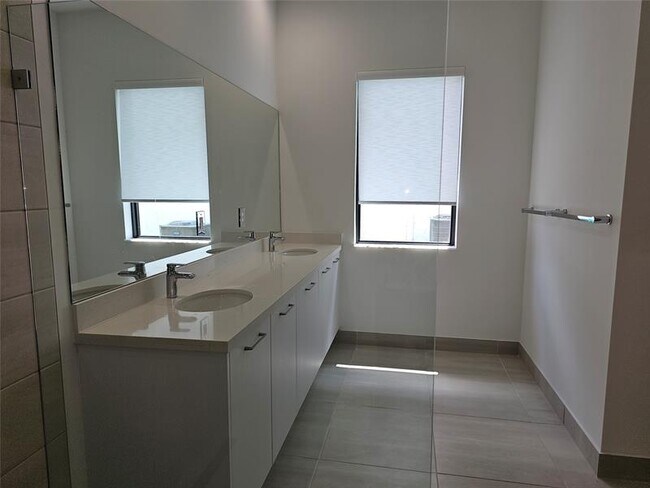 Building Photo - 10396 SW 57th Ct