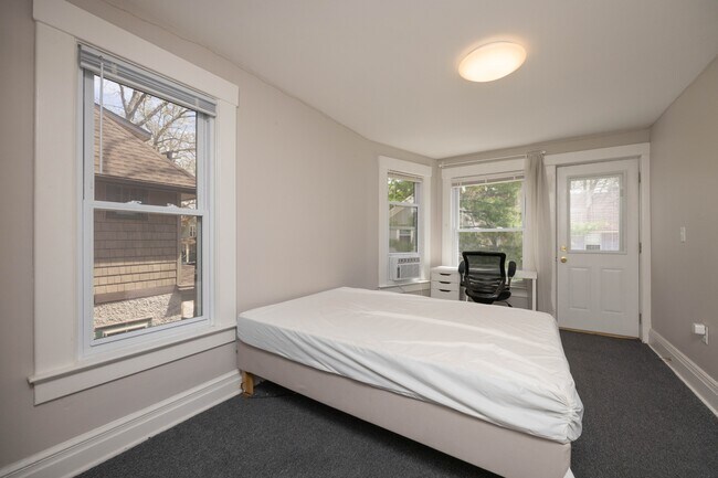 Building Photo - 1317 Forest Ct