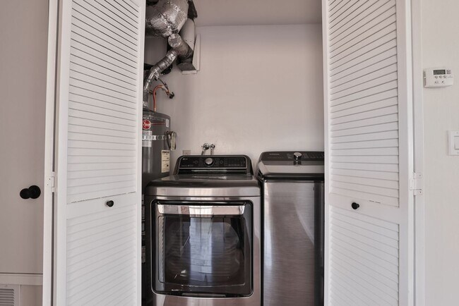 Building Photo - 1329 Essex Way