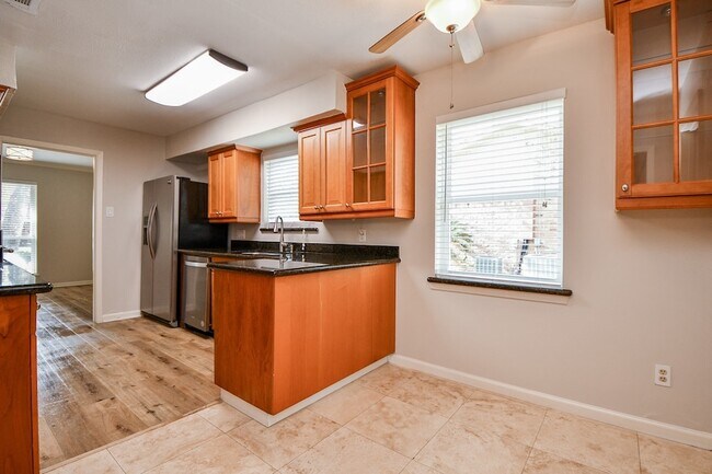 Building Photo - 10706 Inwood Dr