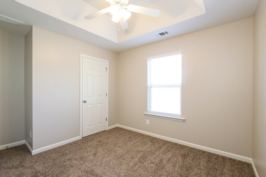 Building Photo - 38 Bollen Ln