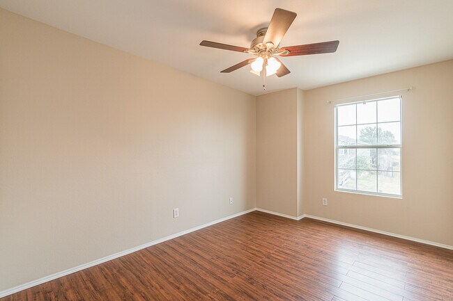 Building Photo - 137 Weeping Way