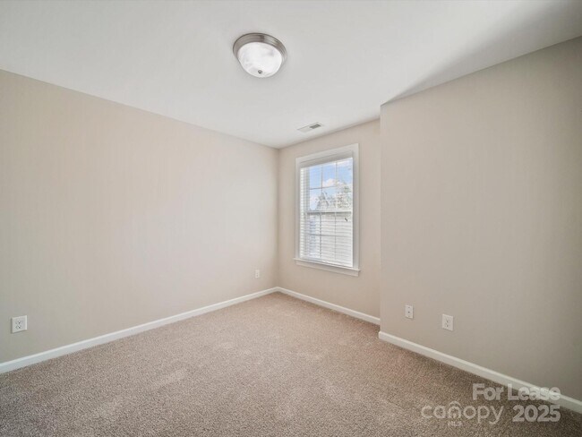 Building Photo - 10205 Falling Leaf Dr NW
