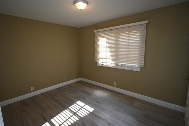 Building Photo - Beautiful Mission Viejo 5 bedroom 2.5 bathroom plus den home