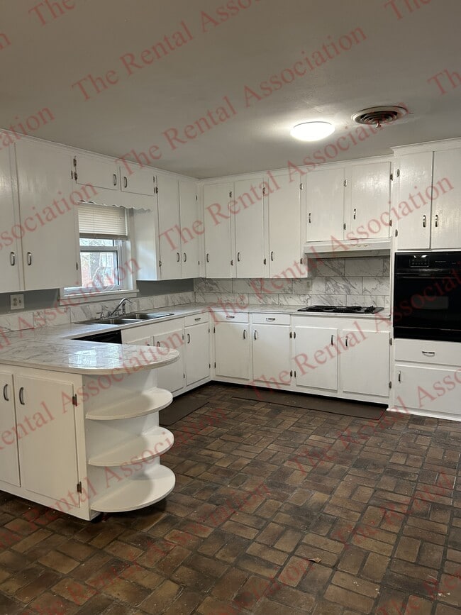 Building Photo - 1908 Roosevelt Dr