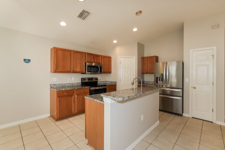 Building Photo - 9421 Cypress Harbor Dr