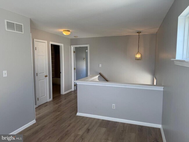 Building Photo - 25 Shawn Ln