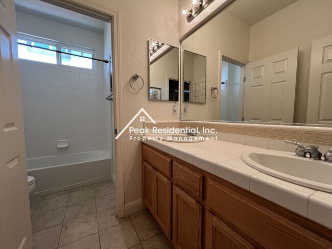 Building Photo - Beautiful 3bd/2.5ba Elk Grove Home