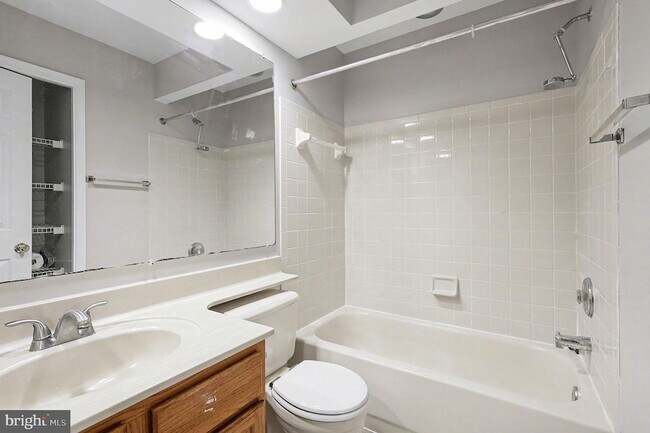 Building Photo - 2003 Paddle Boat Ln