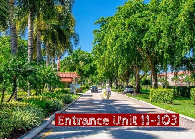 Building Photo - 9410 N Hollybrook Lake Drive 103, Pembroke...