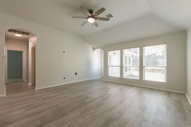 Building Photo - 912 Hidden Oaks Dr