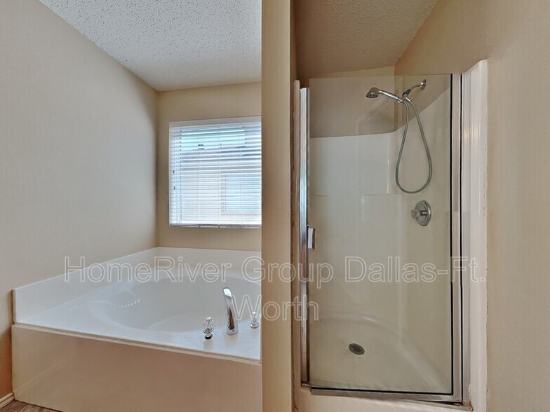 Building Photo - 9952 Thomas Jefferson Dr
