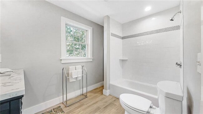 Building Photo - 10 Rear Robinson St