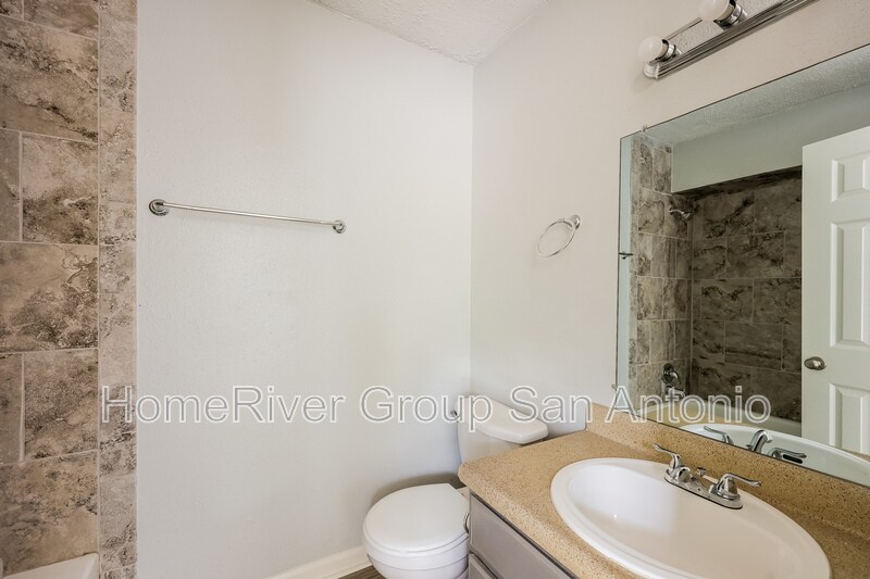 Building Photo - 714 Dana Dr