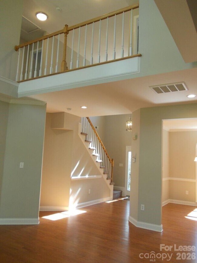 Building Photo - 6223 Hickory Cove Ln