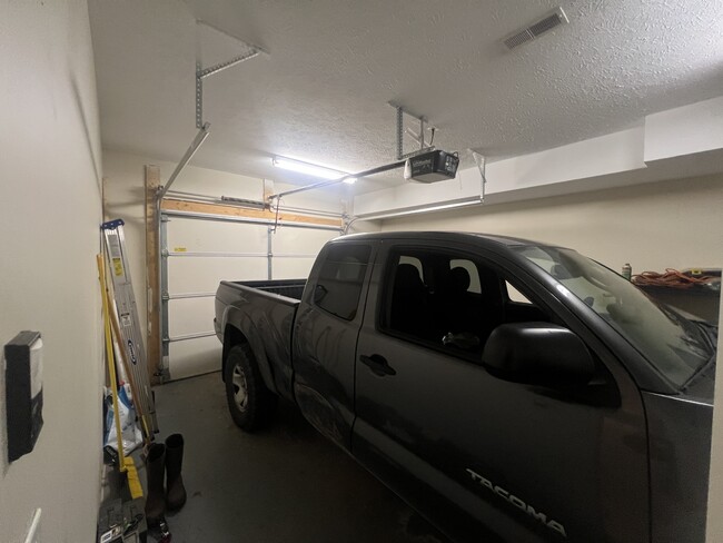 Building Photo - 1460 Bergamont St