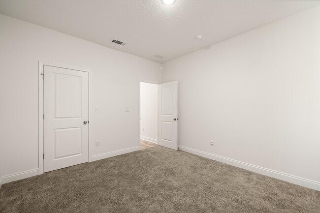 Building Photo - 4902 Kensington Ln