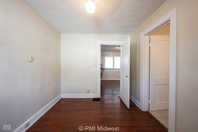 Building Photo - 4715 Caroline Ave