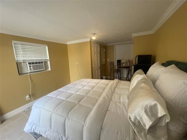 Primary Photo - 2160 NE 1st Ave