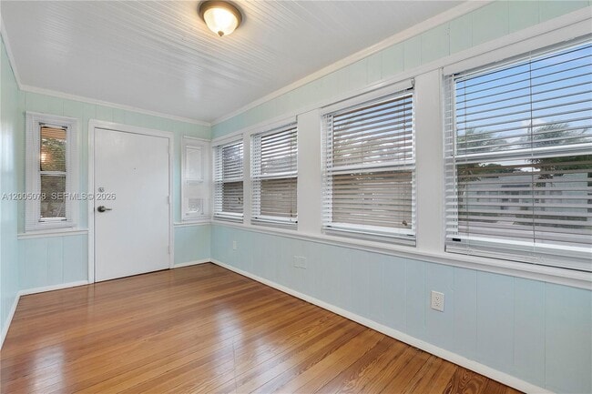 Building Photo - 608 El Vedado