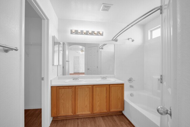 Building Photo - 2446 El Valle St