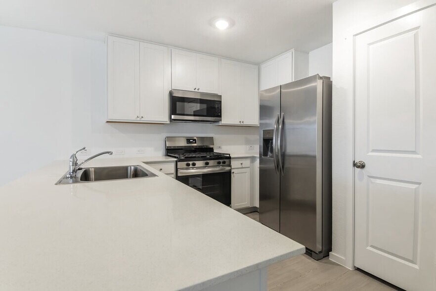 Building Photo - 1717 Crossbill St