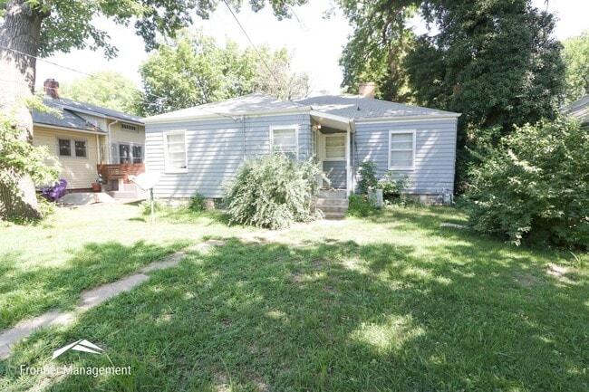 Building Photo - Awesome 3 bedroom 1 bathroom home located close to Aggieville and Campus!