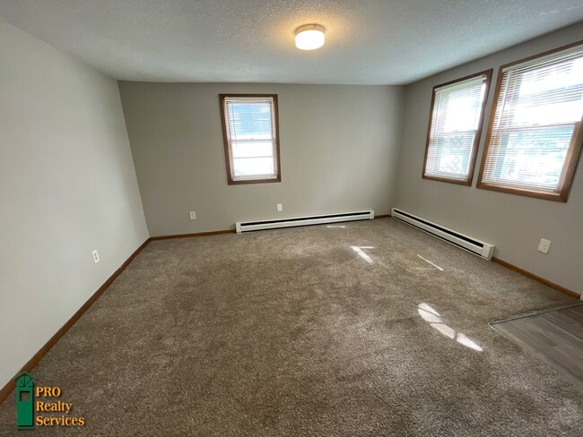 Building Photo - 2 Bedroom Home in Osseo