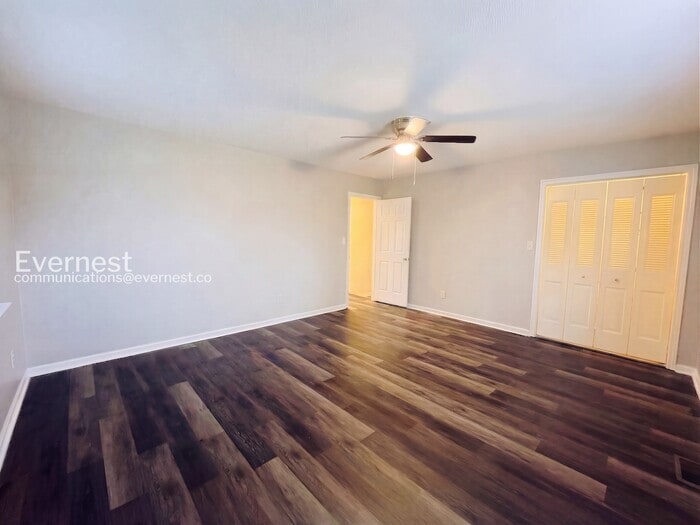 Building Photo - 701 Summit Ave