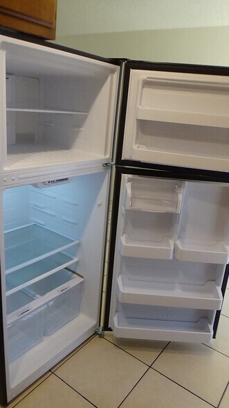 Refrigerator - 1113 Seabreeze Way