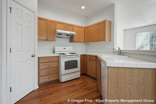 Building Photo - 17097 SW Glen Park Ct