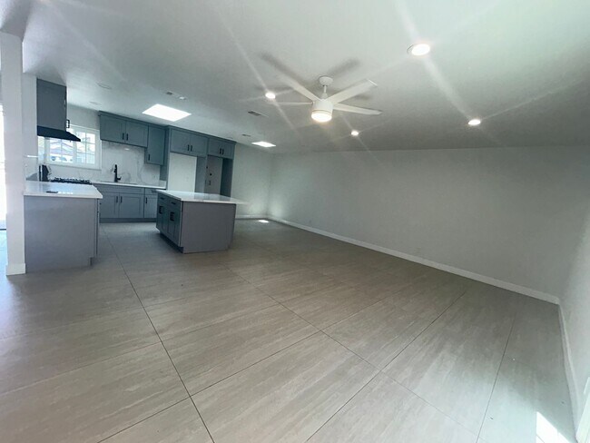 Building Photo - Spacious 3bed 2bath House for Rent in Garden Grove