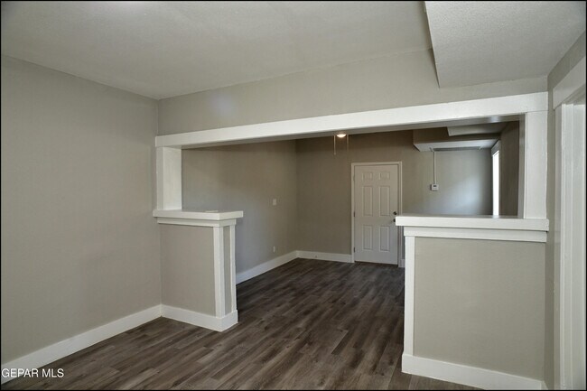 Building Photo - 2606 Aurora Ave