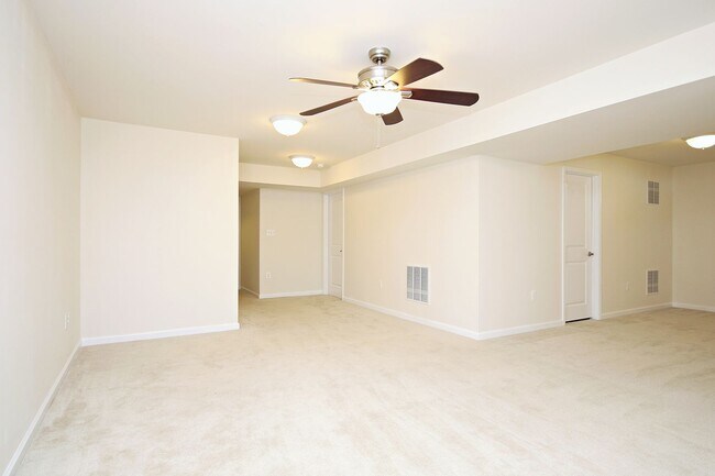 Building Photo - N. Albemarle Co Home With Fenced Yard, Near NGIC/DIA/NGA