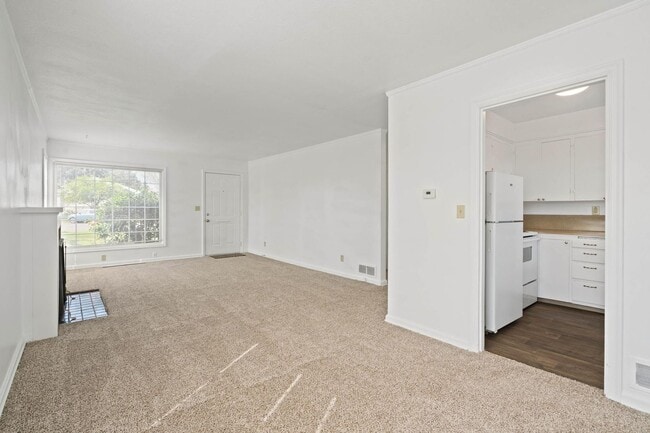 Building Photo - Impeccably maintained vintage 1-bdrm/1-bath corner unit in 4-plex. Lots of light, private basemen...