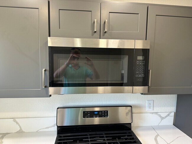 Building Photo - SW!! 2 Bedroom Condo!! 1st Floor!! Newly r...