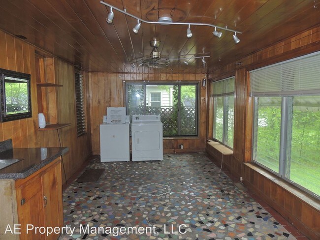 Building Photo - 119 S Greer St