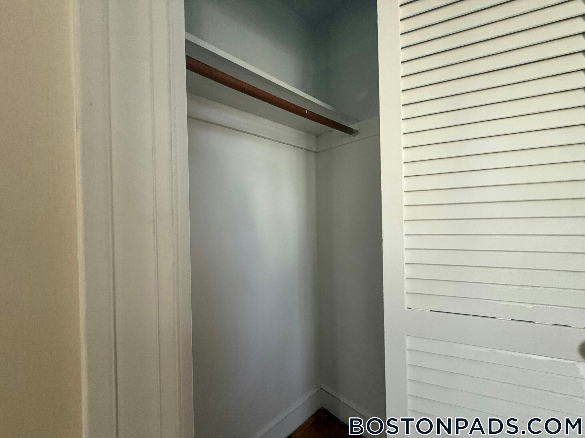 Building Photo - 36 Worthen Rd E