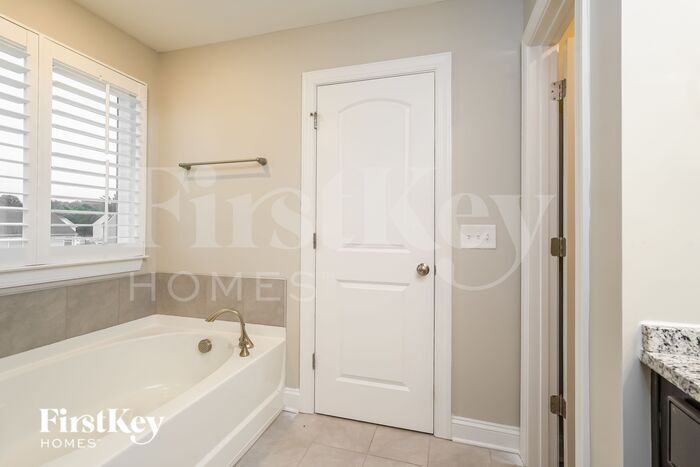 Building Photo - 5587 Siler St
