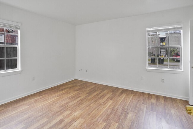 Building Photo - Charming 1 bedroom 1 Bathroom across from Daffin Park